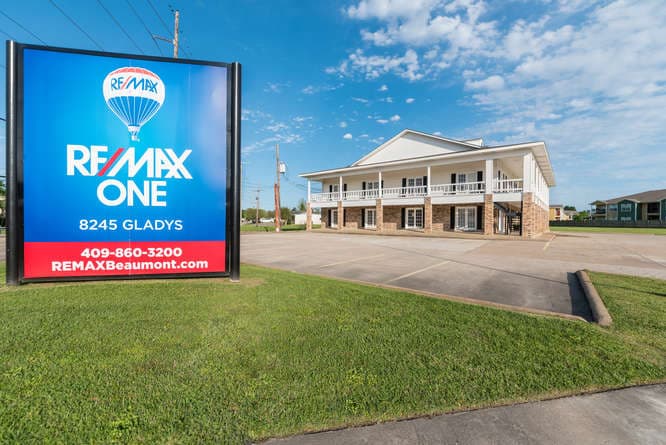 Katie Wallis, RE/MAX ONE