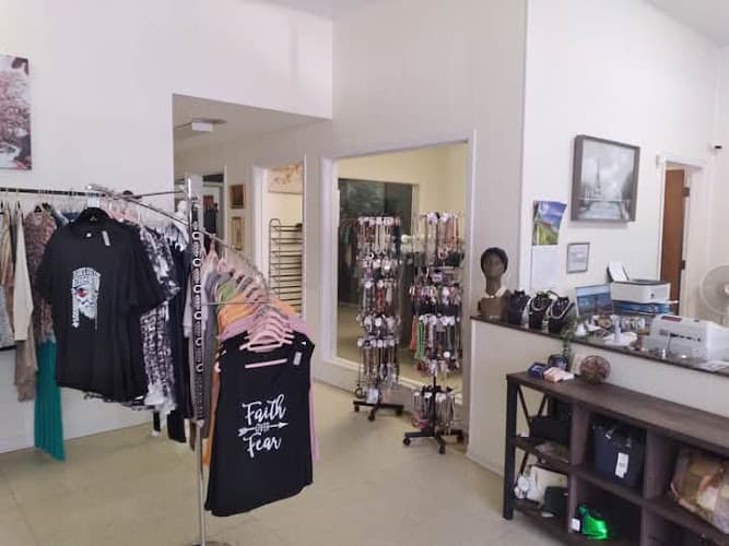 C'est La Vie - Resale in Crockett, TX