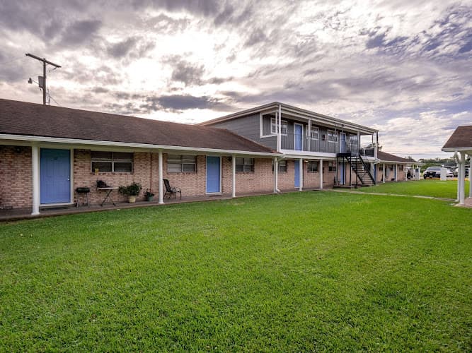 Summer's Landing Apts.