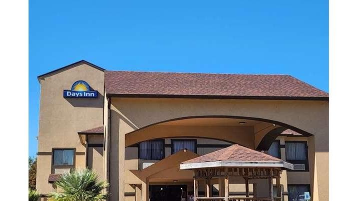 Days Inn by Wyndham Lumberton