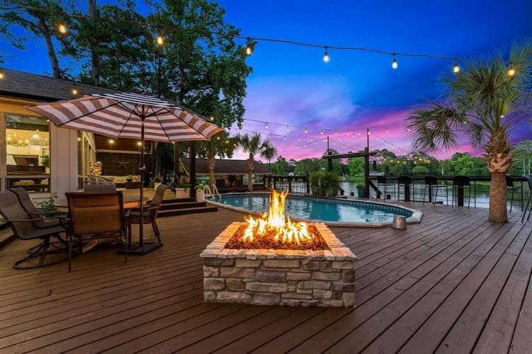 Backyard Oasis Pools & Spas