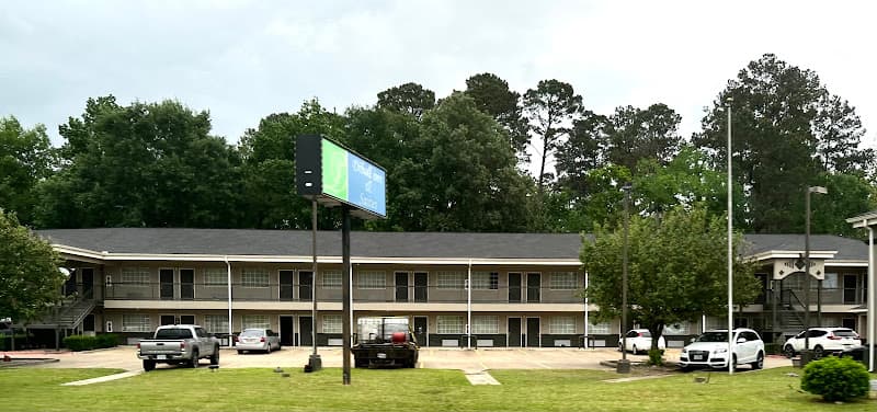 Diboll Inn & Suites in Diboll, TX