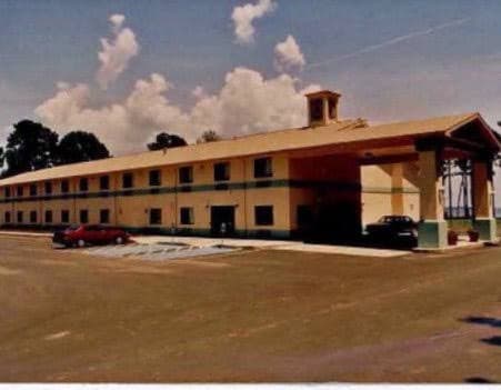 Sabine Lake Inn in Hemphill, TX