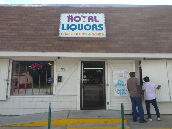 ROYAL LIQUORS, CRAFT BEERS & WINES.