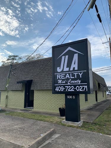 Holly Hinds— REALTOR Broker/Associate @ JLA REALTY