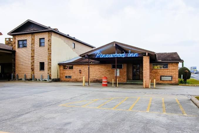 OYO Pinewood Inn & Suites Silsbee in Silsbee, TX