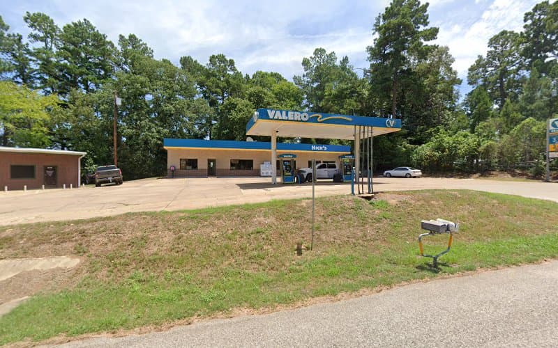 Nick's Valero