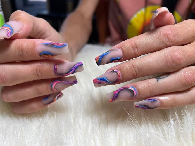 B Nails