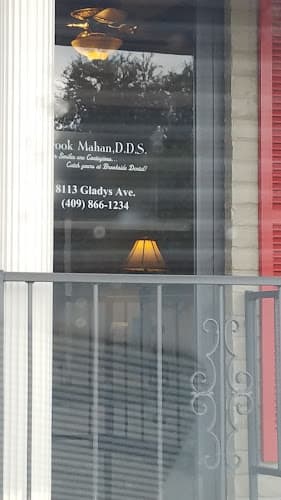 Dr. Brook R. Mahan, DDS