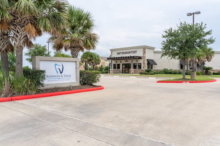 Risinger & Valls Orthodontic Specialists