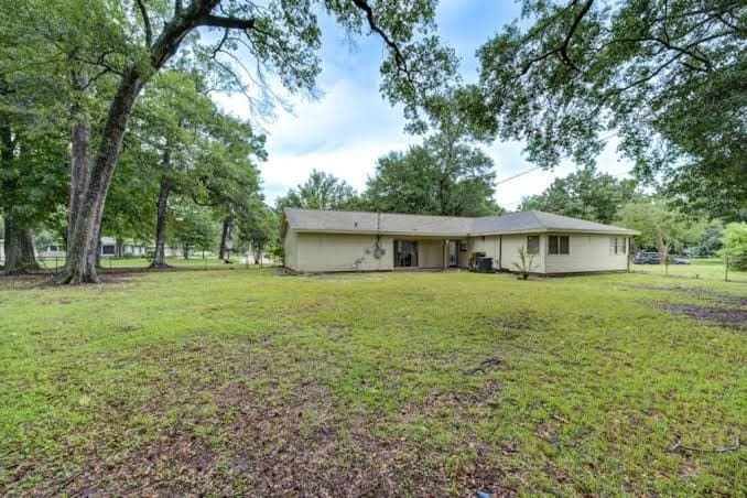 Spacious 5 Bed Home with Massage Chair and Futsball Table - Three-Bedroom House in Beaumont, TX