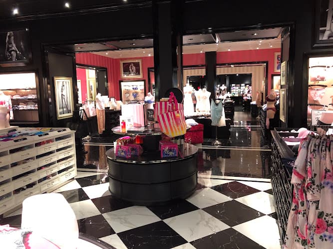 Victoria's Secret & PINK