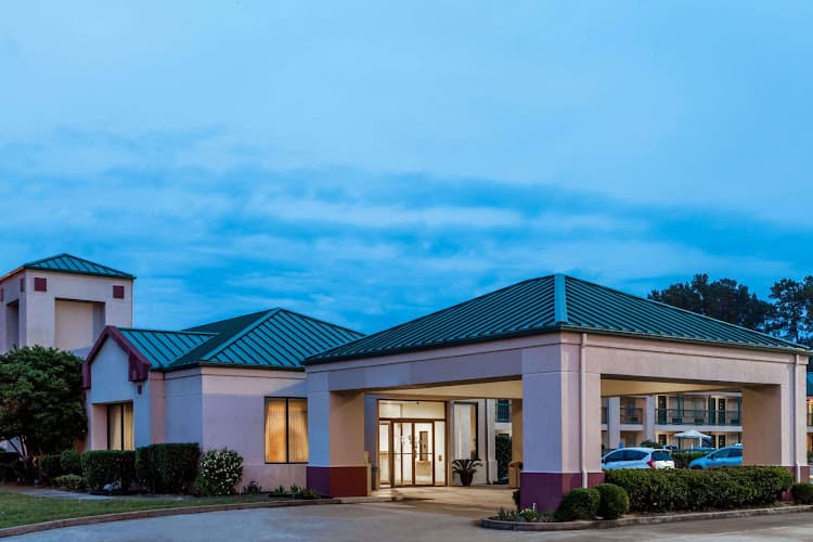 Super 8 by Wyndham Jasper TX in Jasper, TX