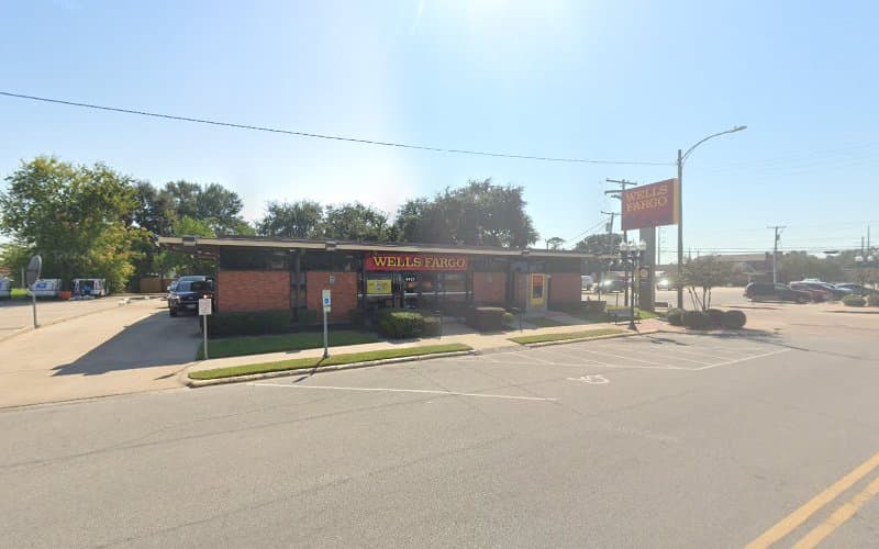 Wells Fargo Advisors in Nederland, TX