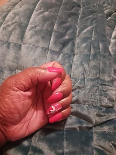 V Nails
