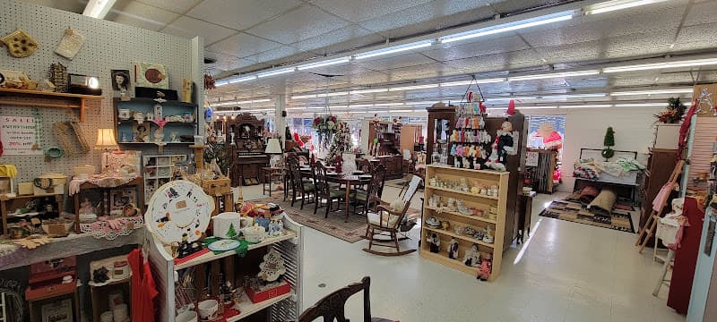 Redbud Antique & Craftmall