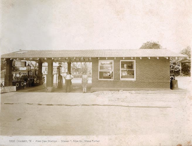 Historic Texaco ran by Steven T. Allee in Crockett, TX