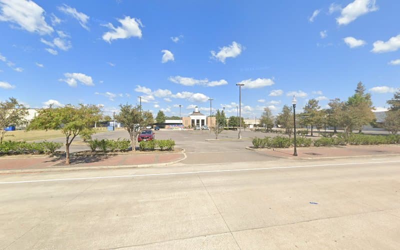 First Baptist Church (Hand-Up Inner City Ministry) - Food Distribution Center in Beaumont, TX