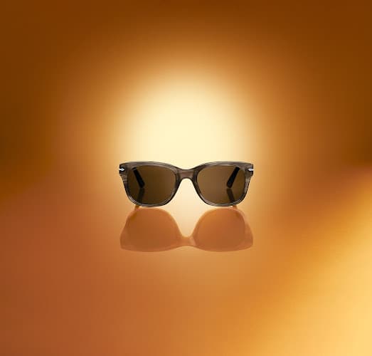 Sunglass Hut