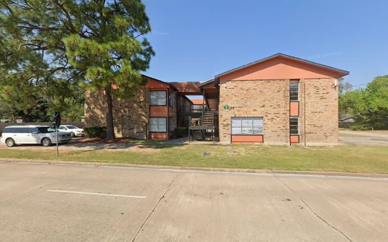 Parkway Gardens Apartments// STAR GARDENS MANAGAMENT